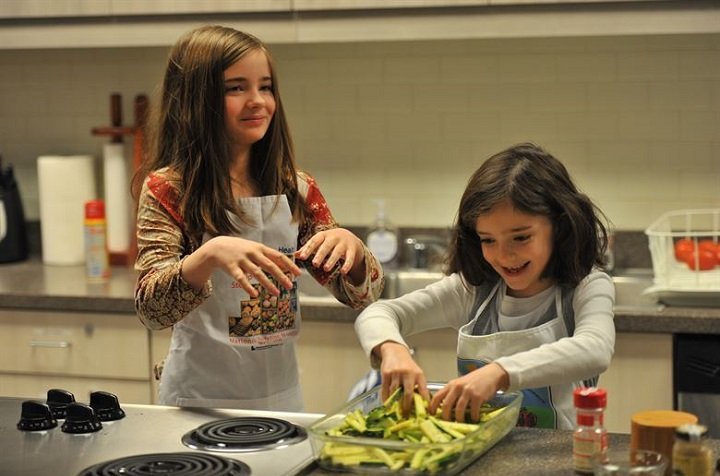 Fun ways to involve children in the kitchen, cooking with kids