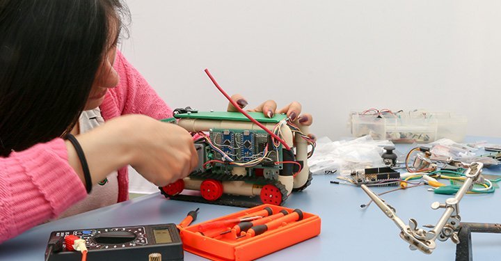 Tips To Make Physics Interesting For Your Child Tips To Make Physics Interesting For Your Child