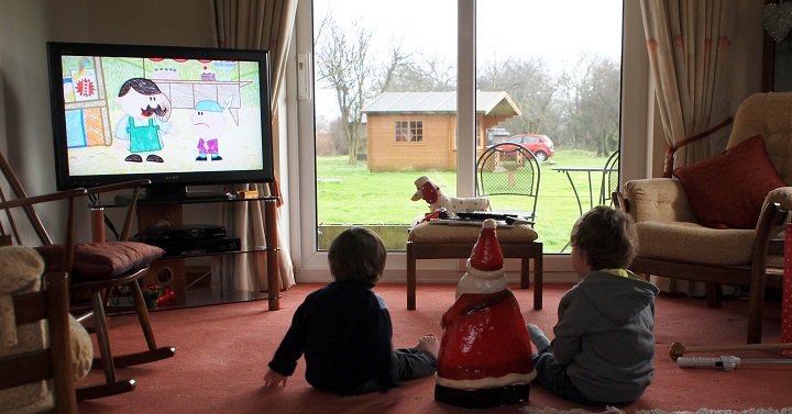 10 Summer Vacation TV Shows You Can Watch With Your Kids 10 Summer Vacation TV Shows You Can Watch With Your Kids