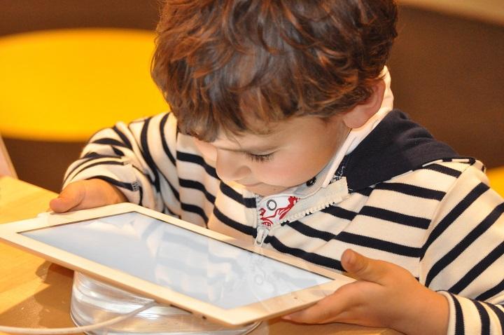 How Gadgets And Tech Toys Affect Toddlers How Gadgets And Tech Toys Affect Toddlers